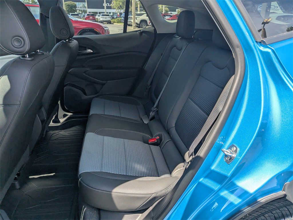 2025 Chevrolet Trax LT photo 9