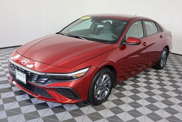 2024 Hyundai Elantra Hybrid Blue photo 4