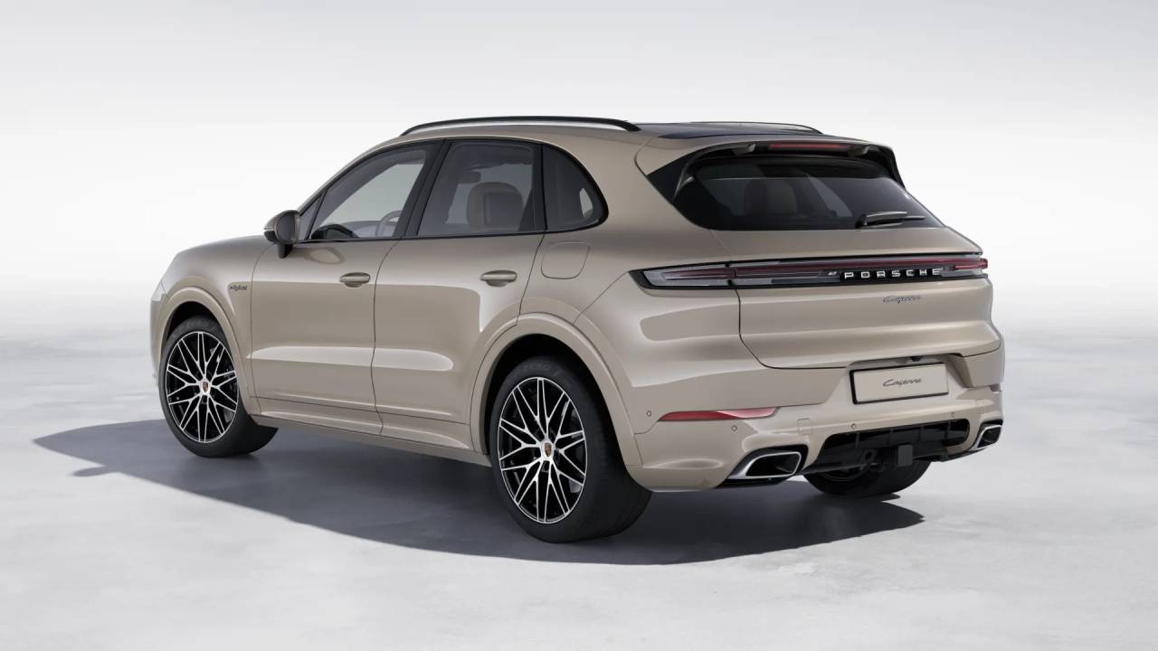 2026 Porsche Cayenne E-Hybrid photo 3
