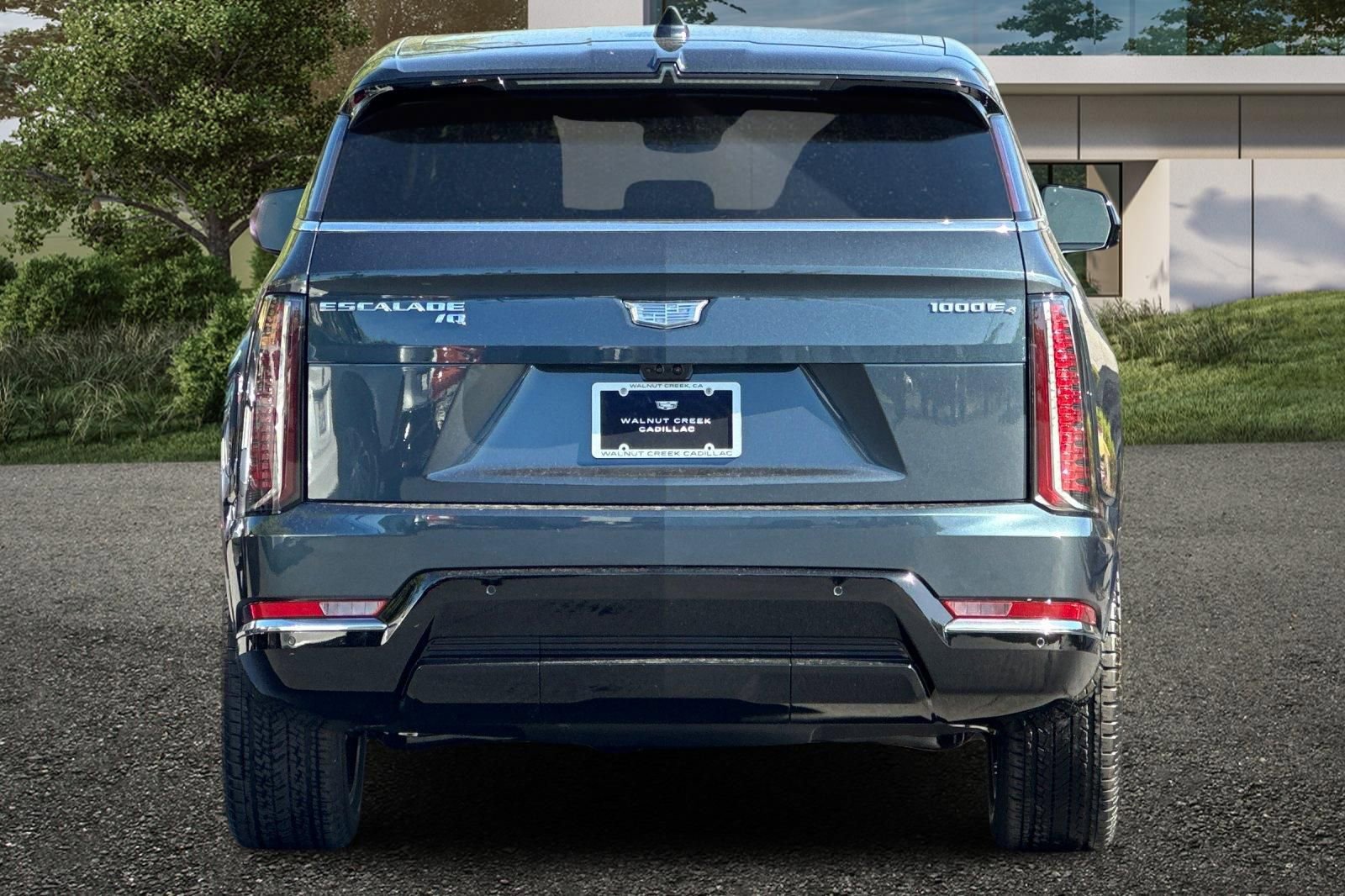 2025 Cadillac Escalade IQ Luxury photo 3