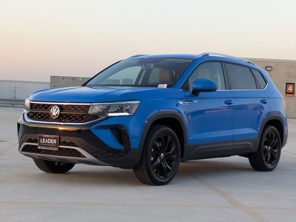 2022 Volkswagen Taos SE photo 3