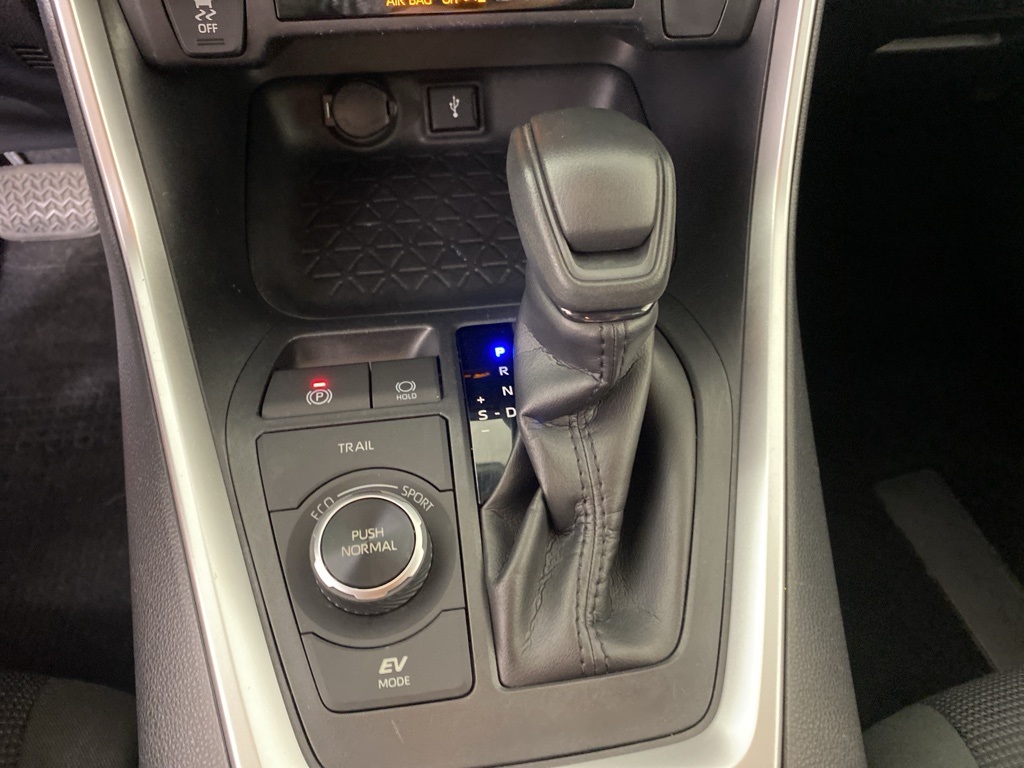 2020 Toyota RAV4 Hybrid LE photo 19