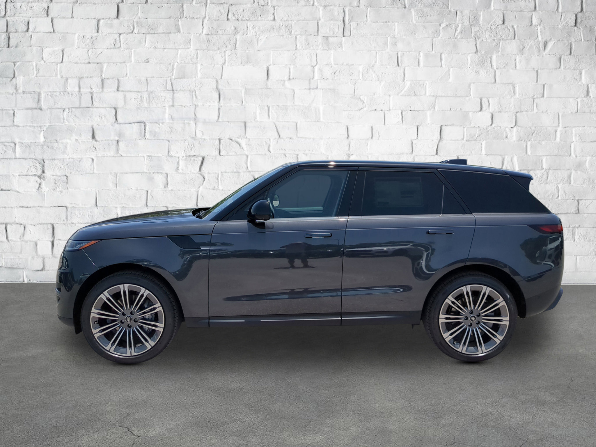 2025 Land Rover Range Rover Sport SE photo 3