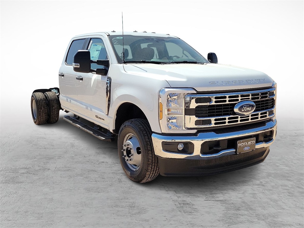 2026 Ford F-350 Super Duty Chassis Cab XL's photo
