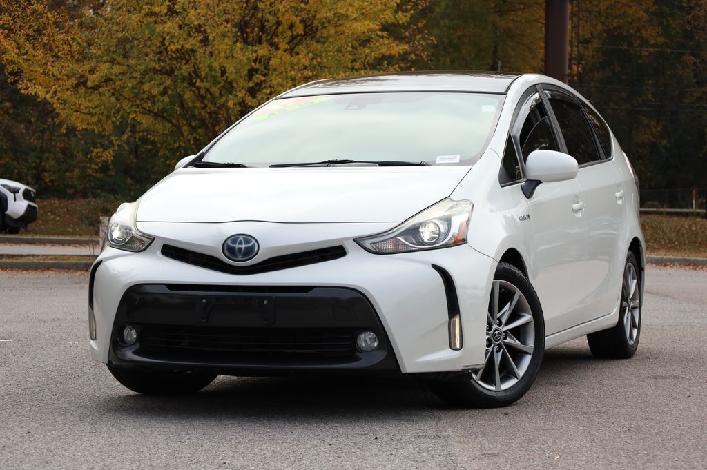 2017 Toyota Prius v Five