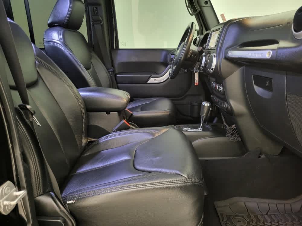 2016 Jeep Wrangler Unlimited Sahara photo 22