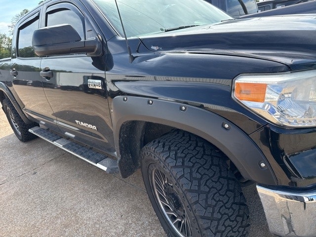 2017 Toyota Tundra SR5 photo 2