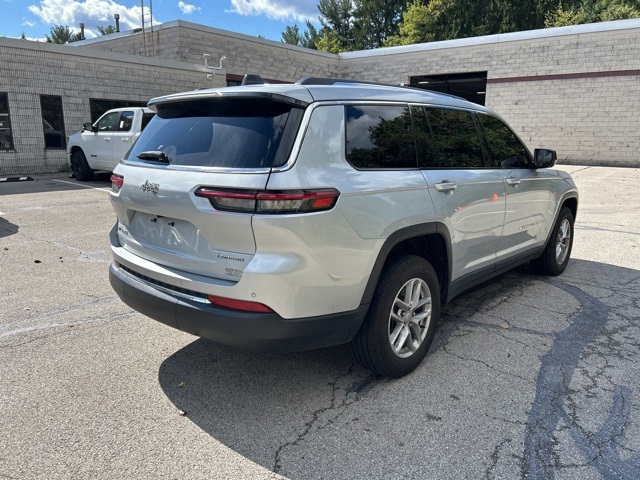 2021 Jeep Grand Cherokee Laredo photo 2