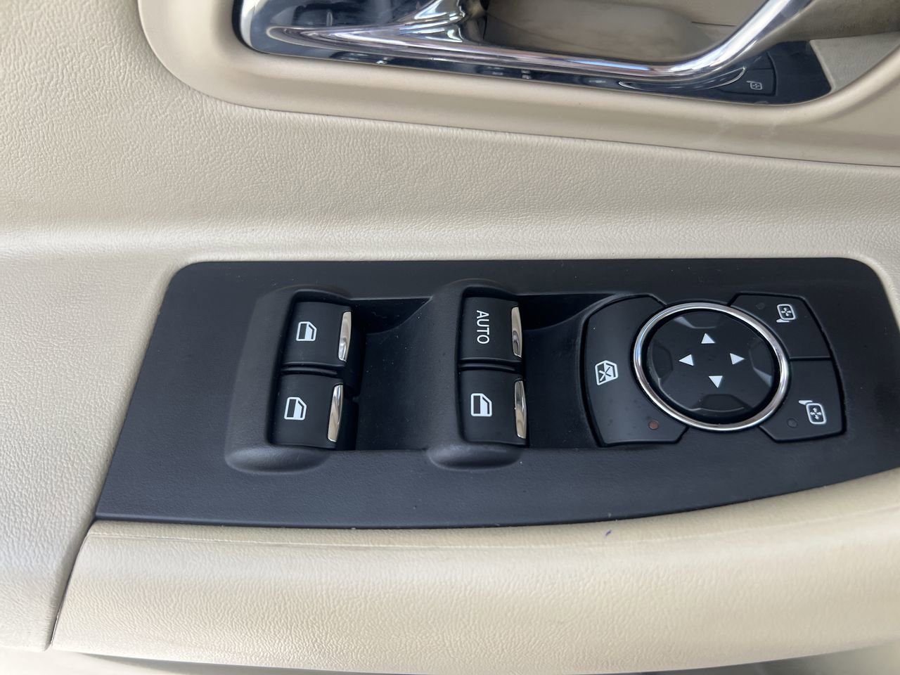 2018 Ford Taurus SE photo 16