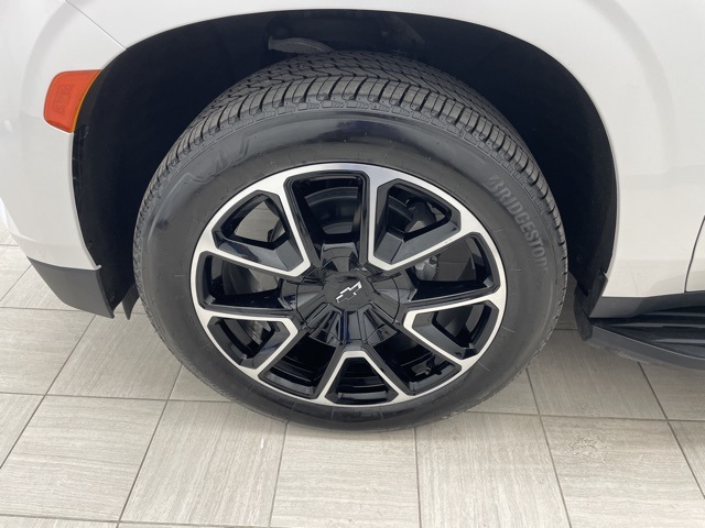 2023 Chevrolet Suburban RST photo 2