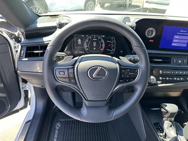 2025 Lexus ES Base photo 16