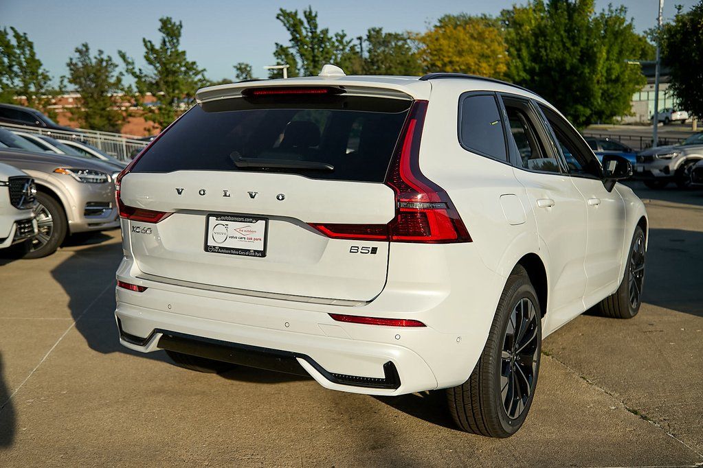 2026 VOLVO XC60 - Image 8