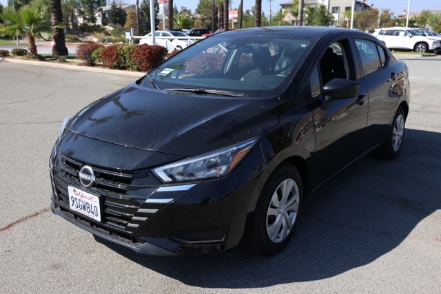 2025 Nissan Versa 1.6 S photo 2