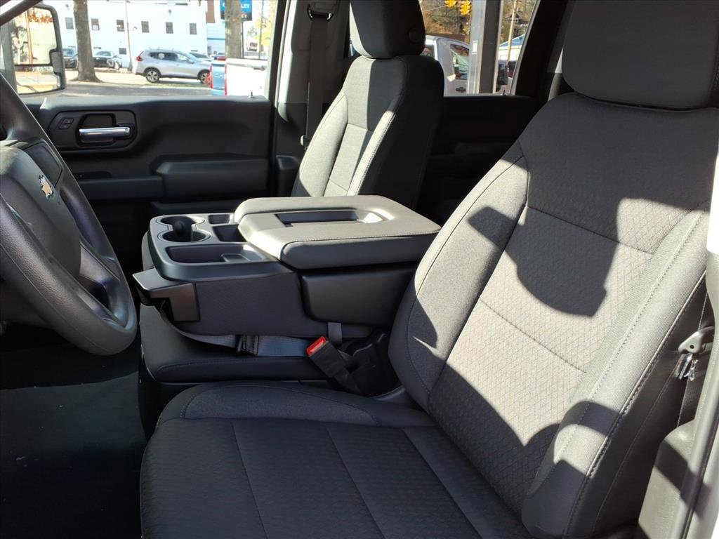 2026 Chevrolet Silverado 2500HD Custom photo 3