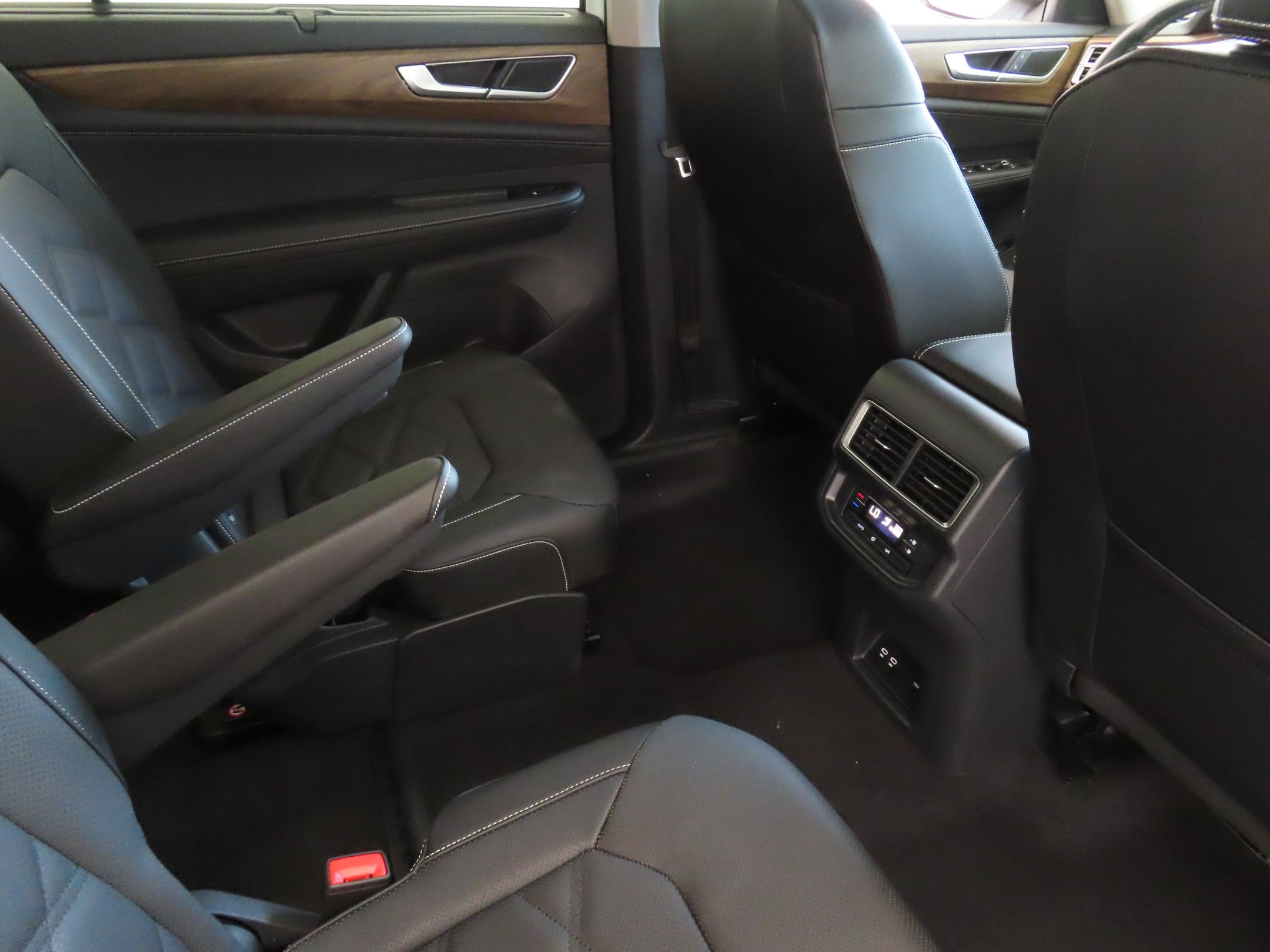 2025 Volkswagen Atlas SE Technology photo 21