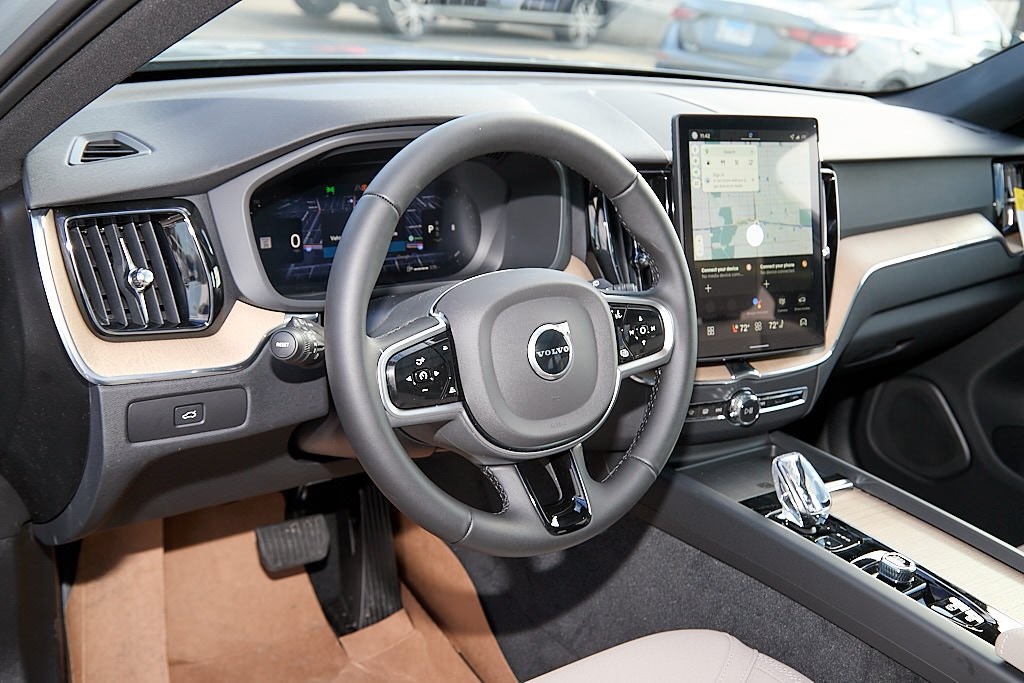 2026 VOLVO XC60 - Image 12