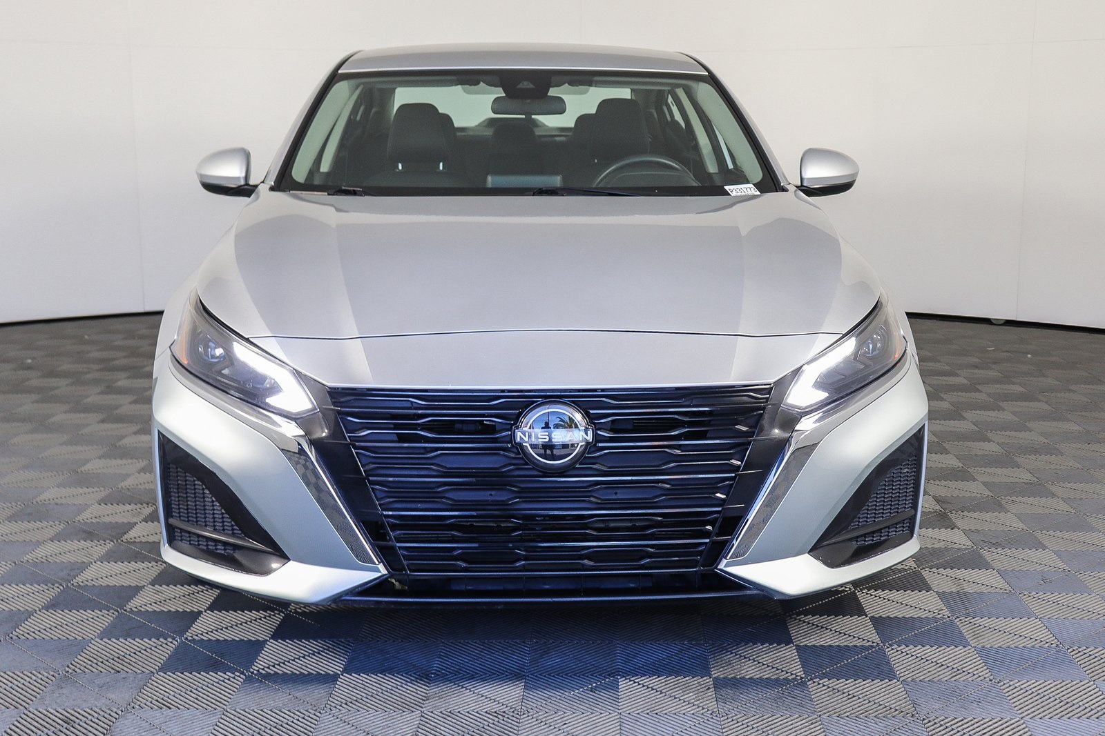 2023 Nissan Altima SV photo 2