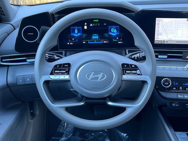 2024 Hyundai Elantra SEL photo 26
