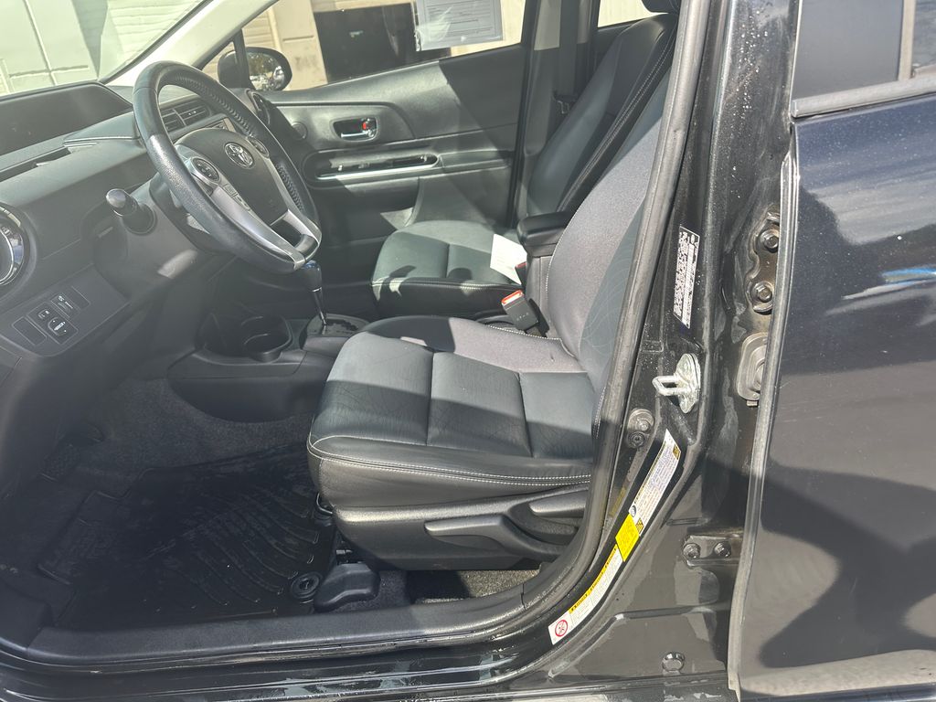 2015 Toyota Prius C Four photo 13