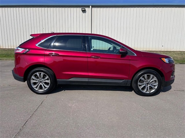 2024 Ford Edge Titanium photo 2