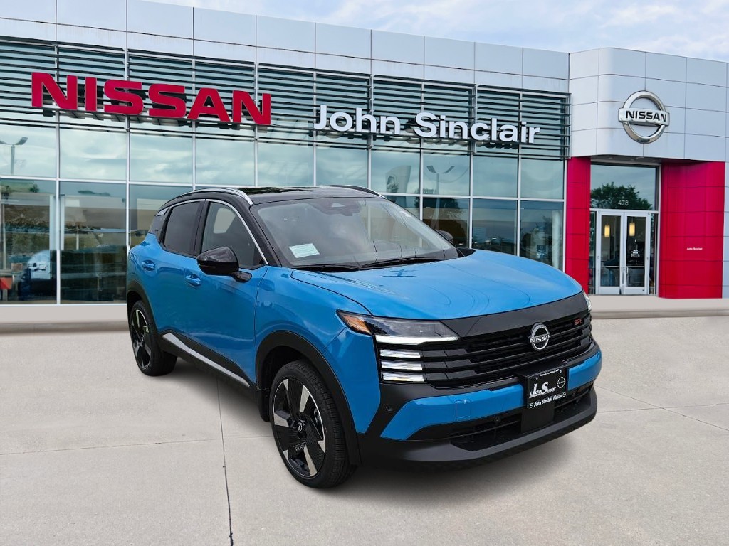 2025 Nissan Kicks SR AWD's photo