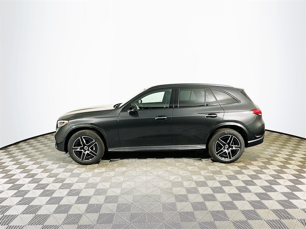 2026 Mercedes Benz GLC 300 4MATIC photo 3
