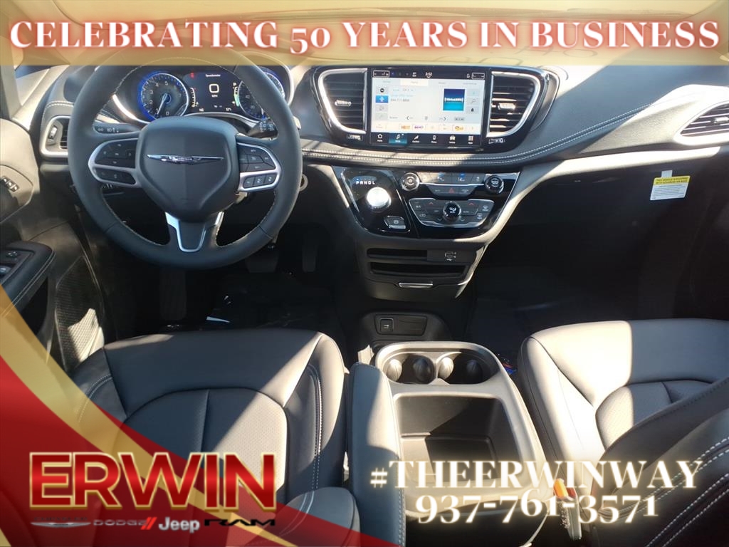 2026 Chrysler Pacifica photo 4