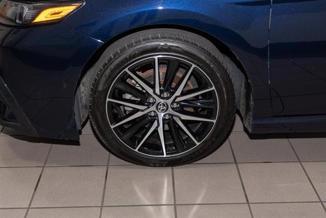 2022 Toyota Camry SE photo 4