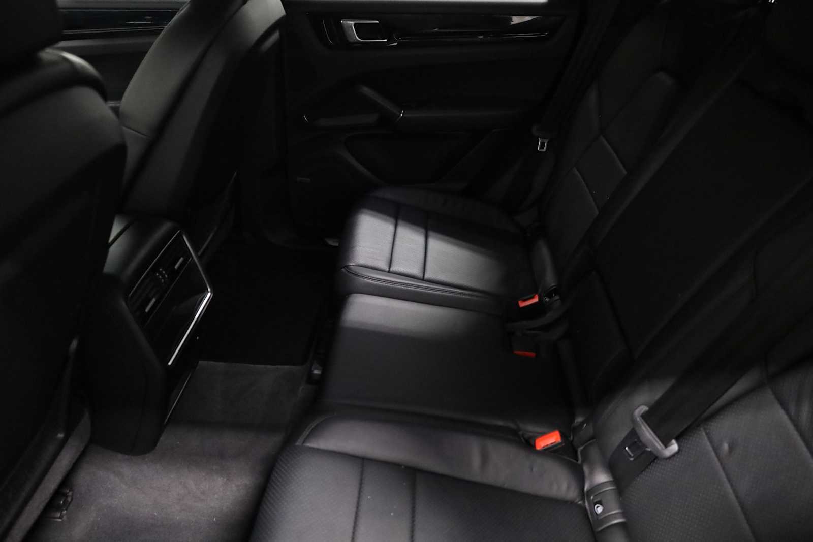 2020 Porsche Cayenne photo 28