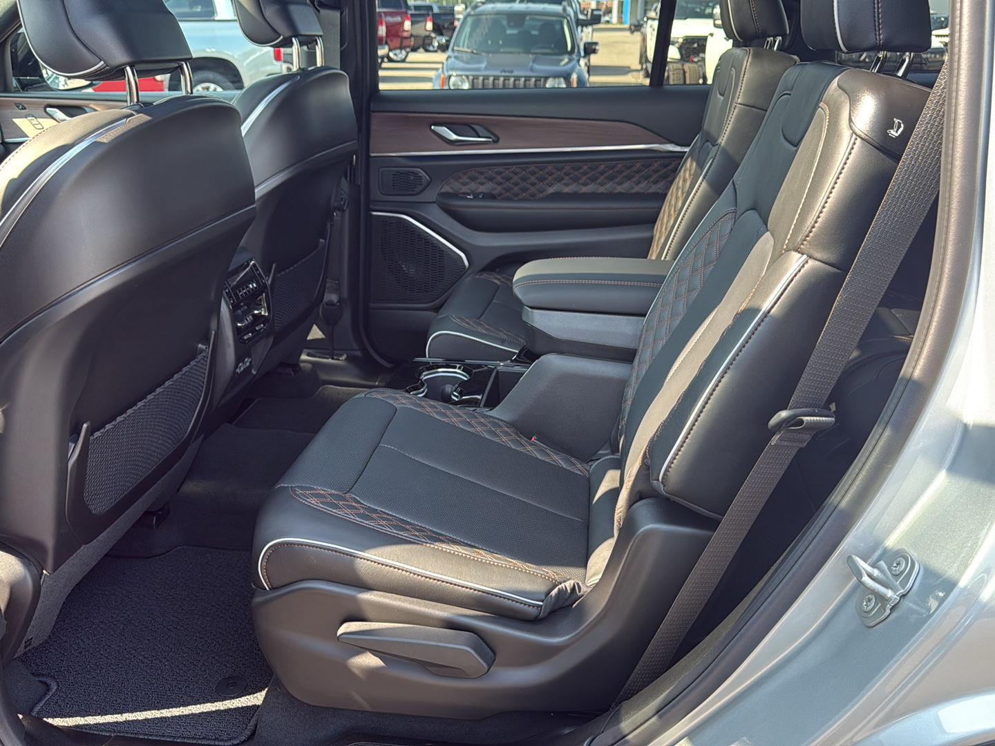 2025 Jeep Grand Cherokee L Summit photo 9