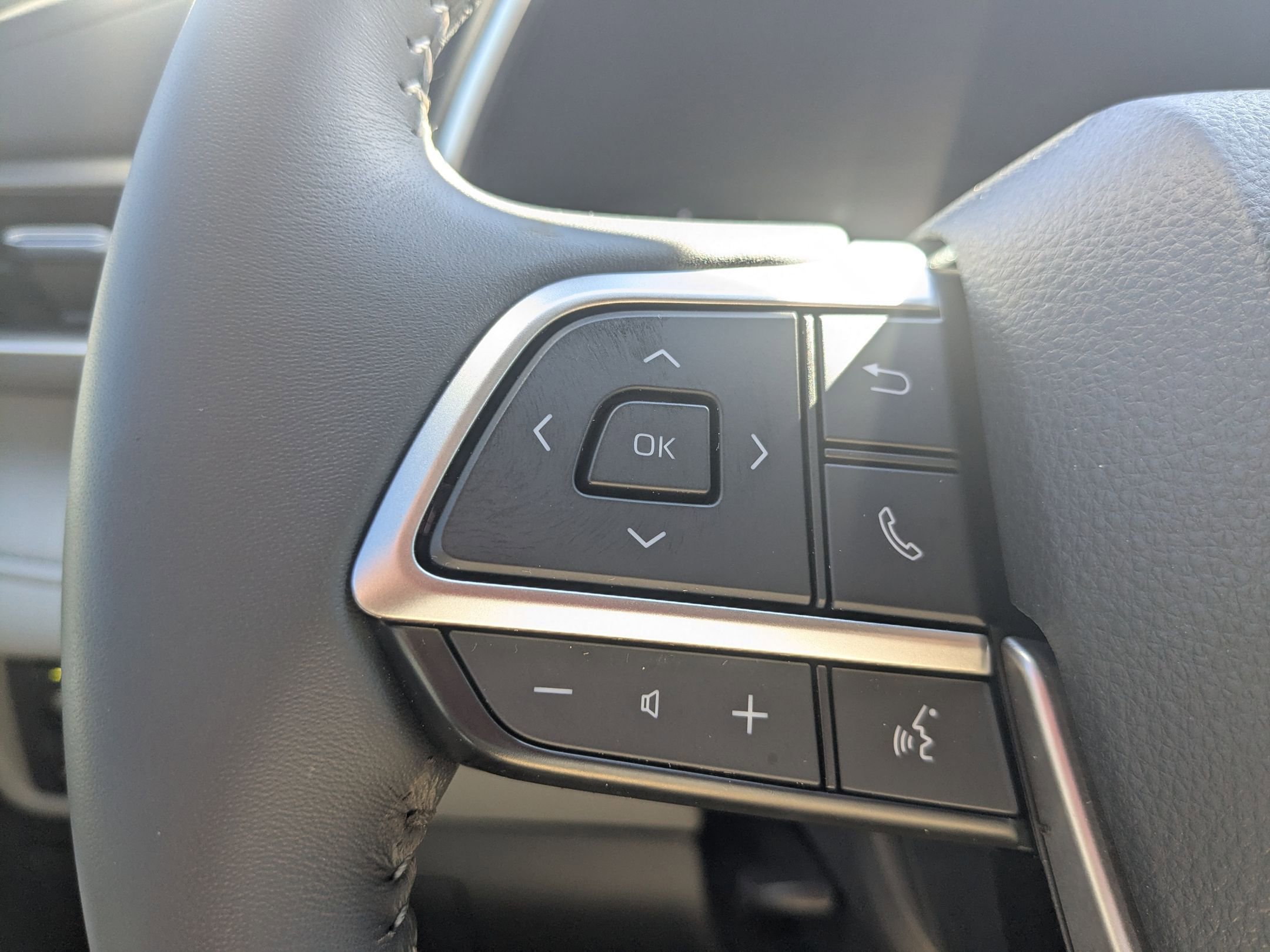 2025 Toyota Highlander XLE photo 14