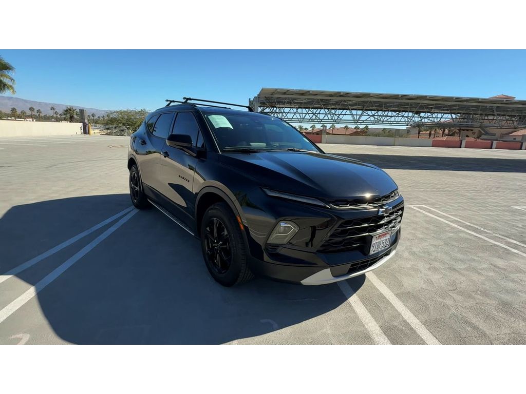 2025 Chevrolet Blazer 2LT photo 2