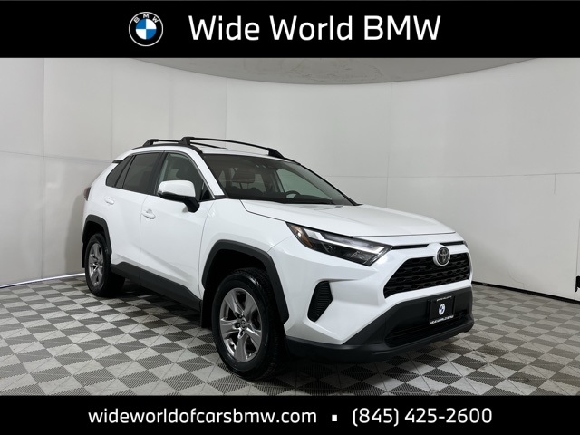 2023 Toyota RAV4 XLE's photo