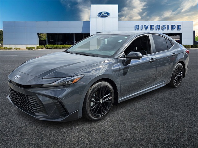 2025 Toyota Camry SE photo 3
