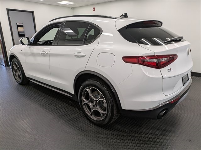 2022 Alfa Romeo Stelvio Ti photo 6
