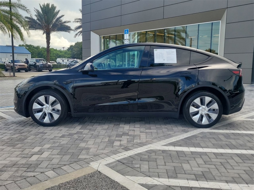 2024 Tesla Model Y Long Range photo 2
