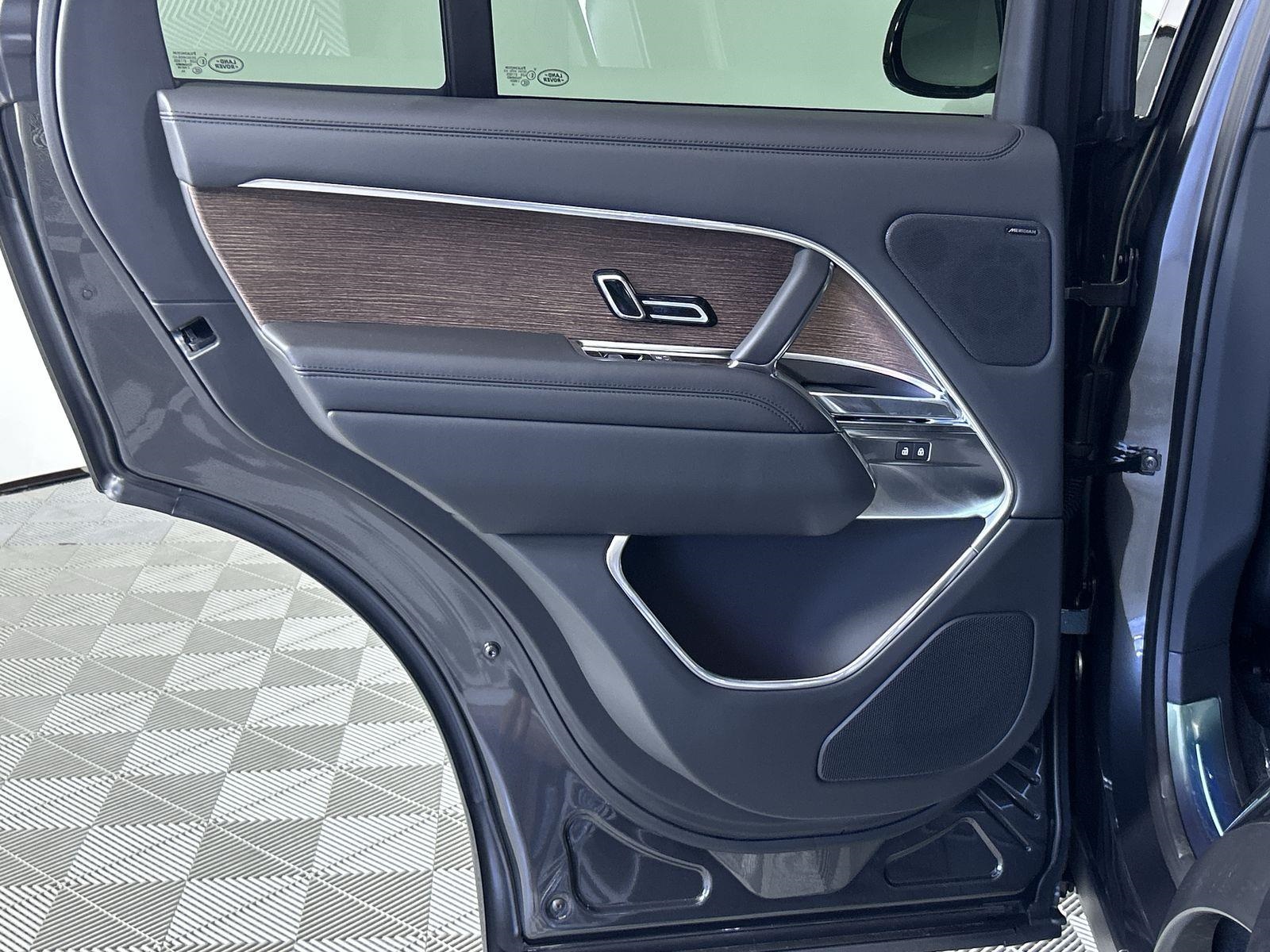 2025 Land Rover Range Rover SE photo 24