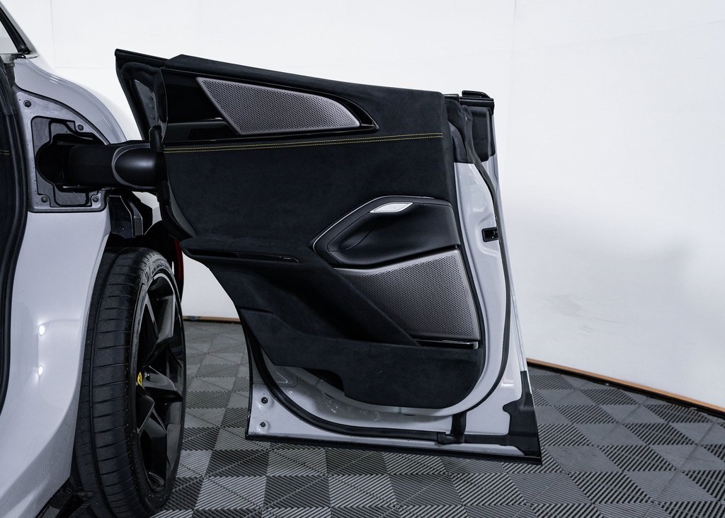 2025 Ferrari Purosangue photo 17