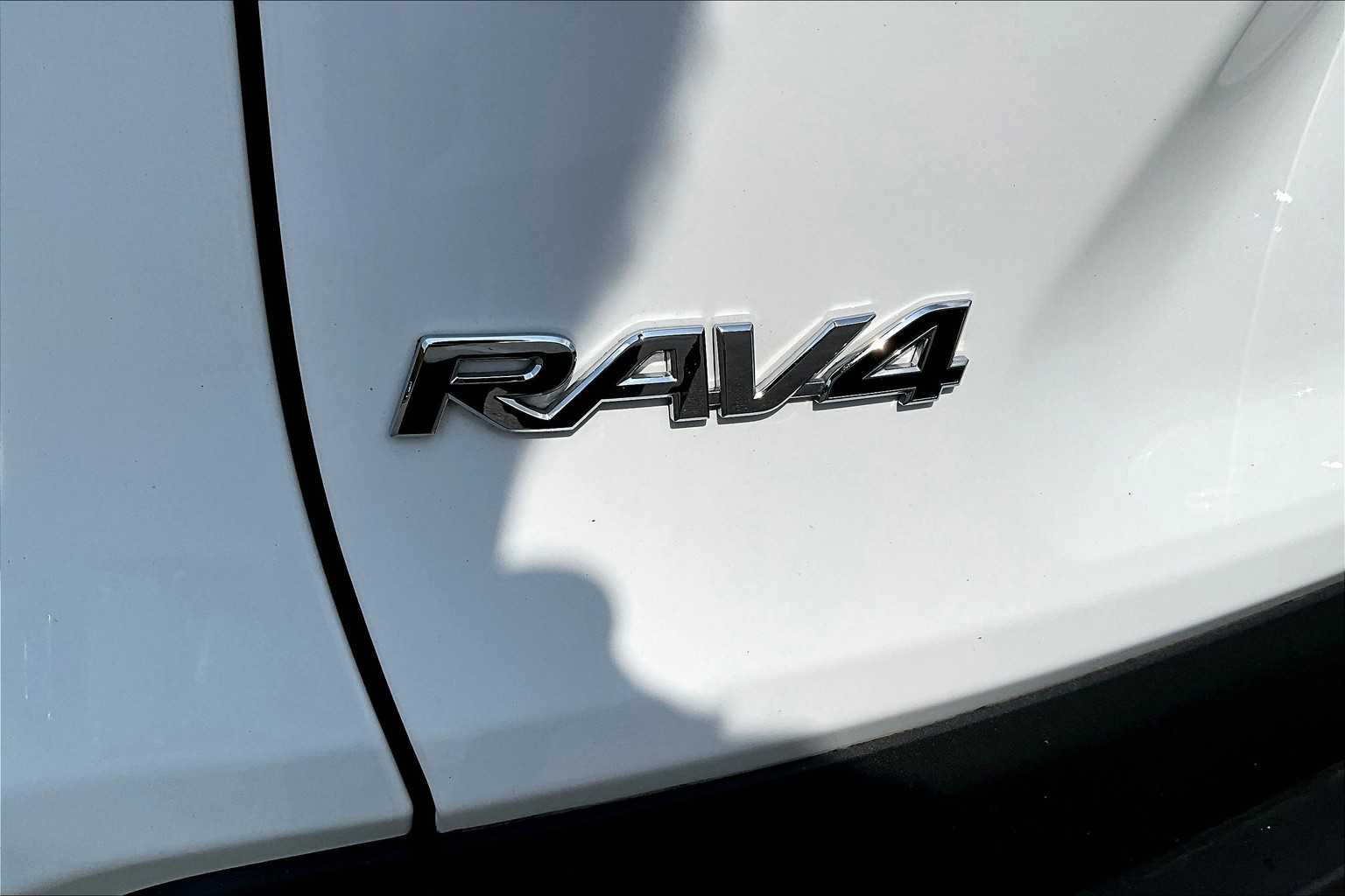 2025 Toyota RAV4 XLE photo 28