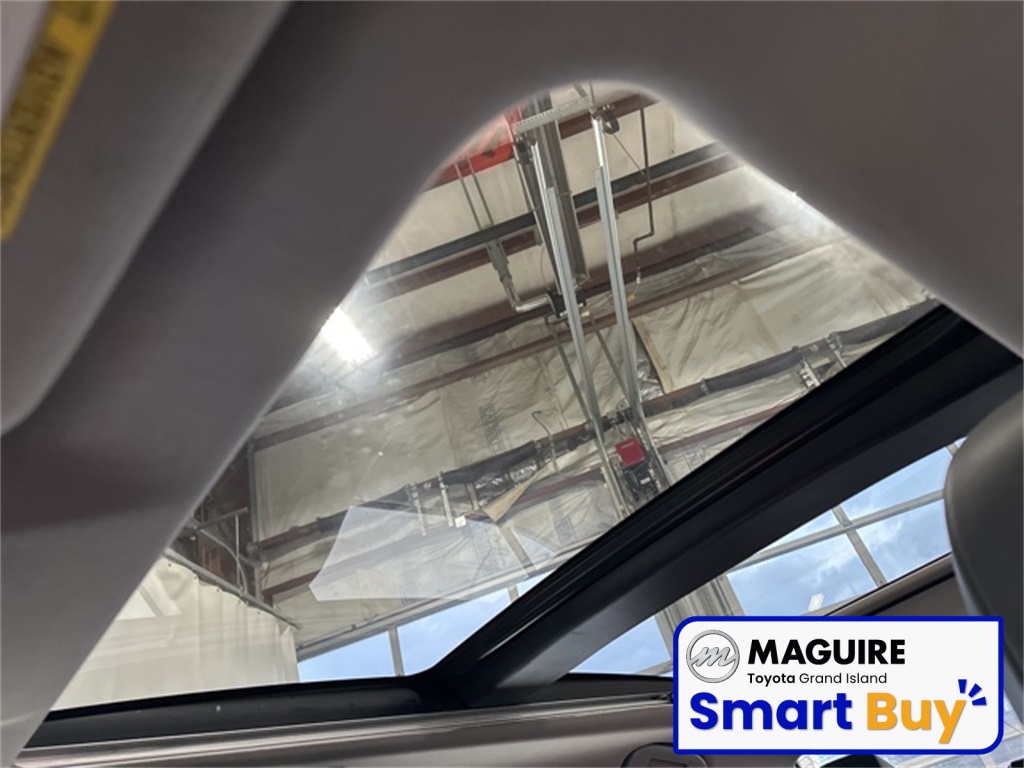 2022 Toyota Camry XSE photo 3