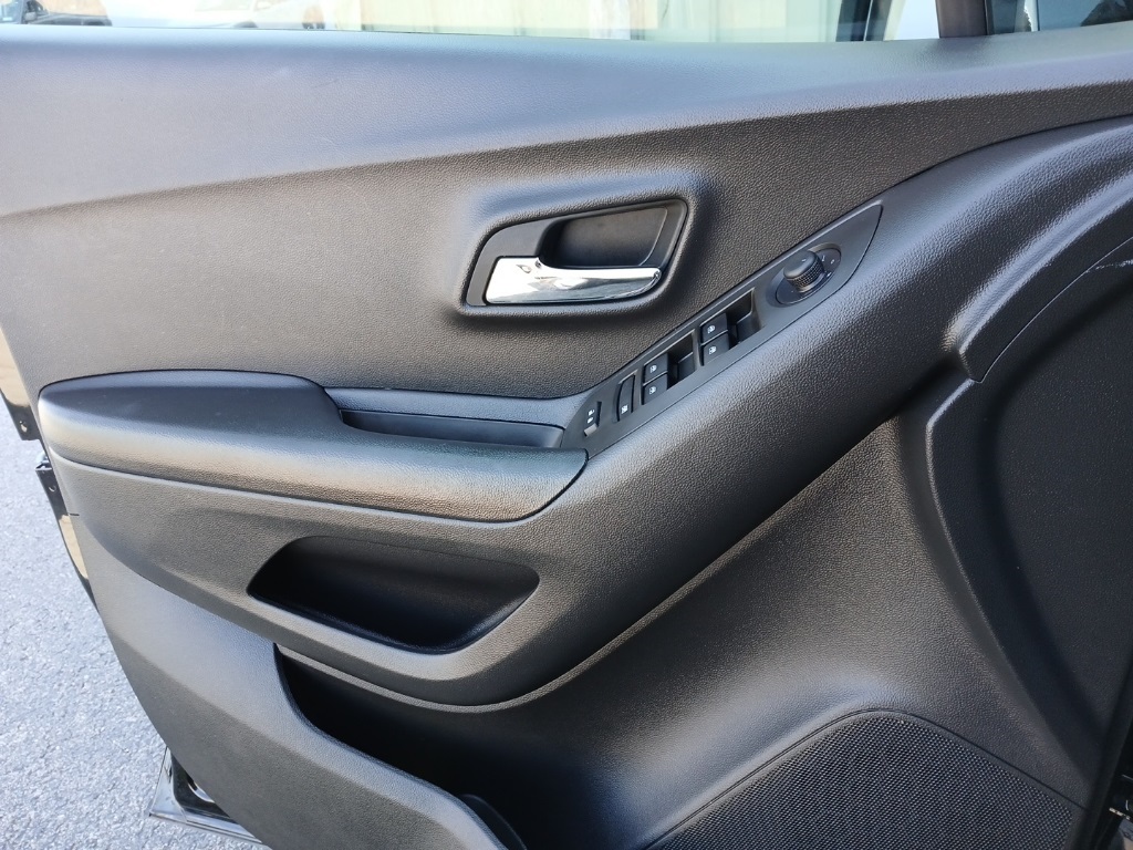 2022 Chevrolet Trax LS photo 21