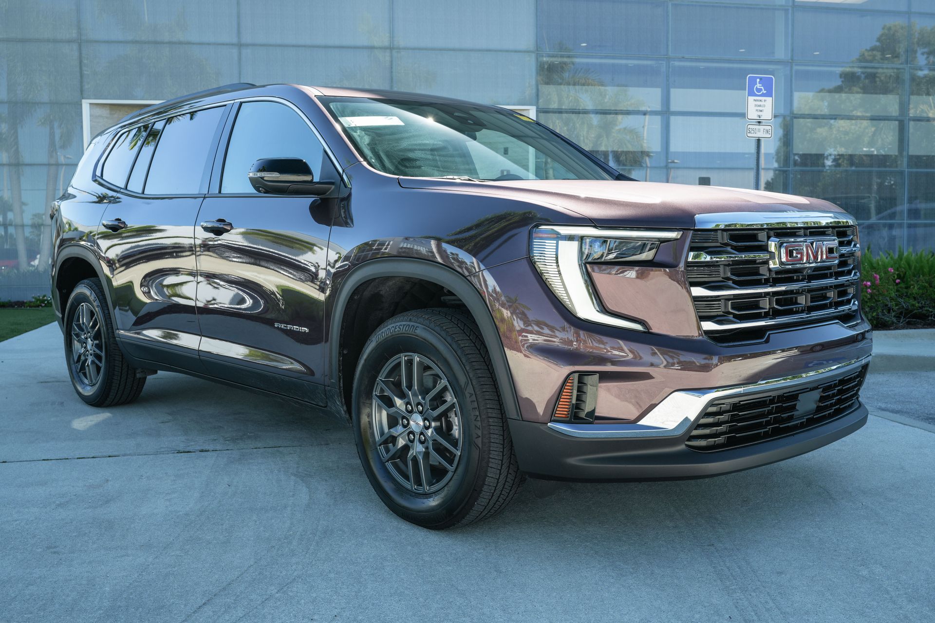 2025 Gmc Acadia Elevation photo 2