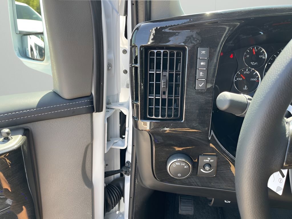 2025 Gmc Savana Cargo 2500 photo 21