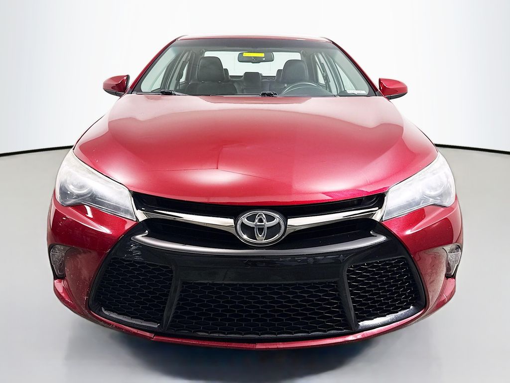 2016 Toyota Camry XSE photo 2