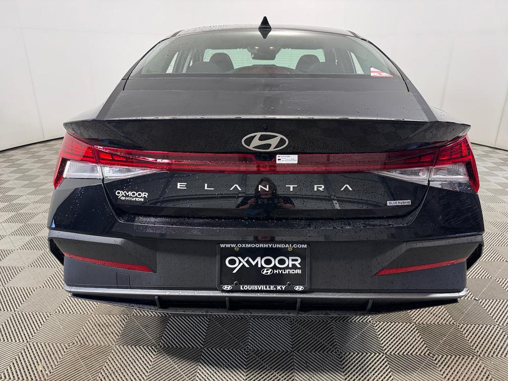 2025 Hyundai Elantra Hybrid photo 3