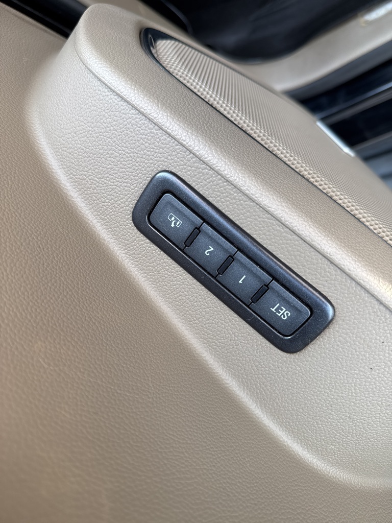 2017 Chevrolet Suburban LT photo 28