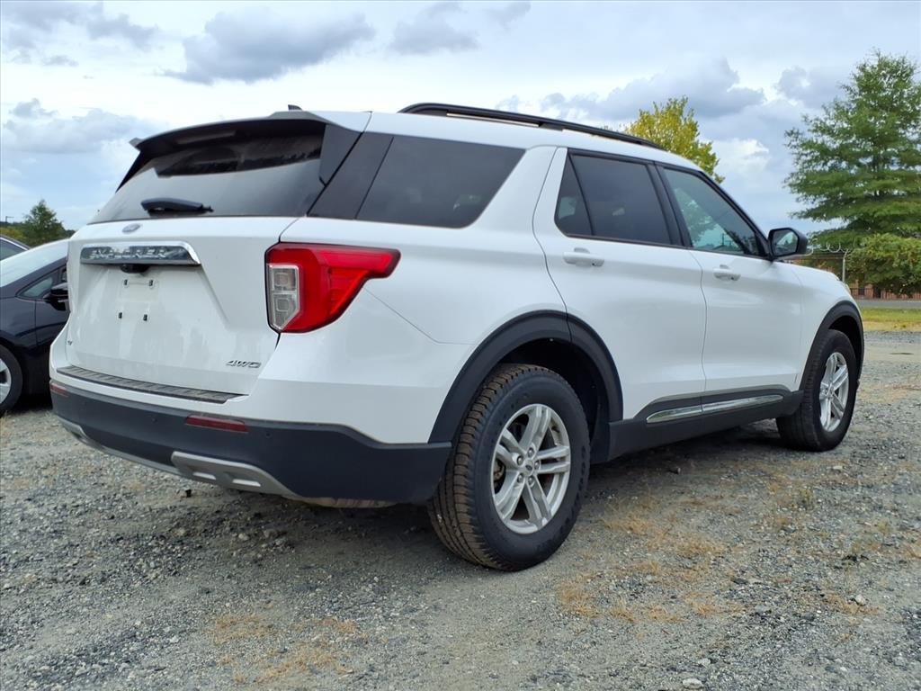 2024 Ford Explorer XLT photo 2