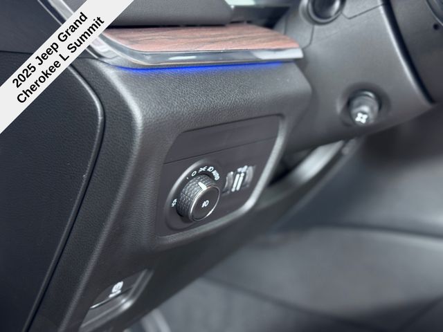 2025 Jeep Cherokee L Summit photo 15