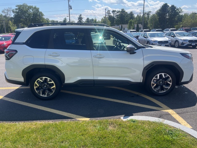 2025 Subaru Forester Premium photo 4