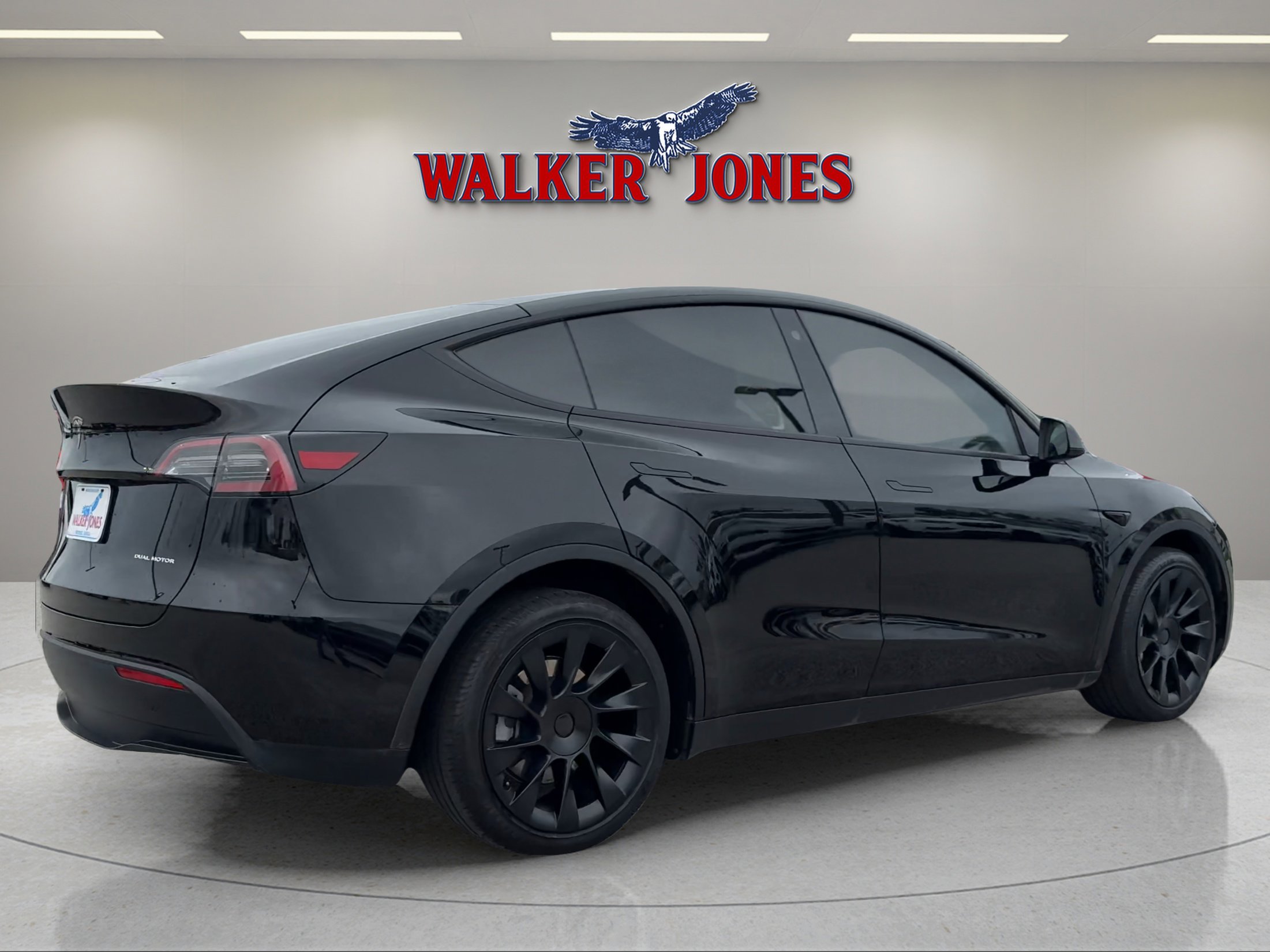 2023 Tesla Model Y photo 3